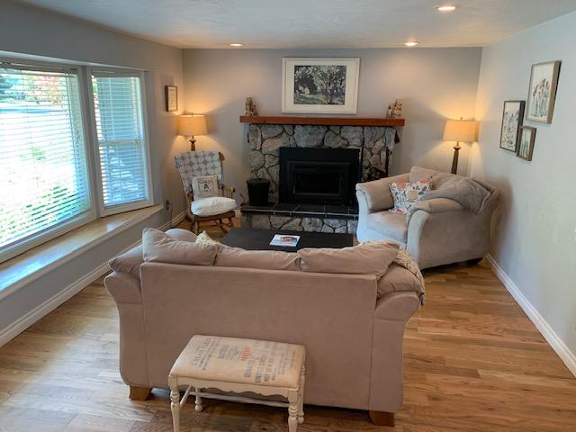 2125 Spring Street Medford, OR 97504 - Photo 8 of 28 Family Room