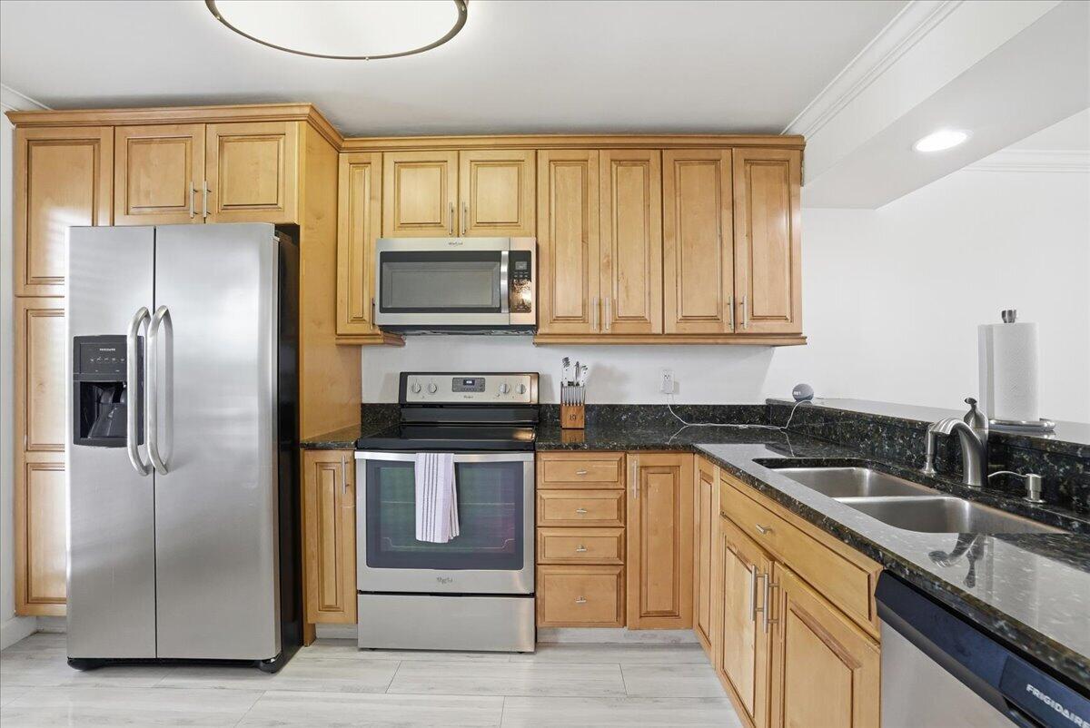 16 Royal Palm Way, Unit 205 Boca Raton, FL 33432 - Photo 8 of 52 03-8I8A1042