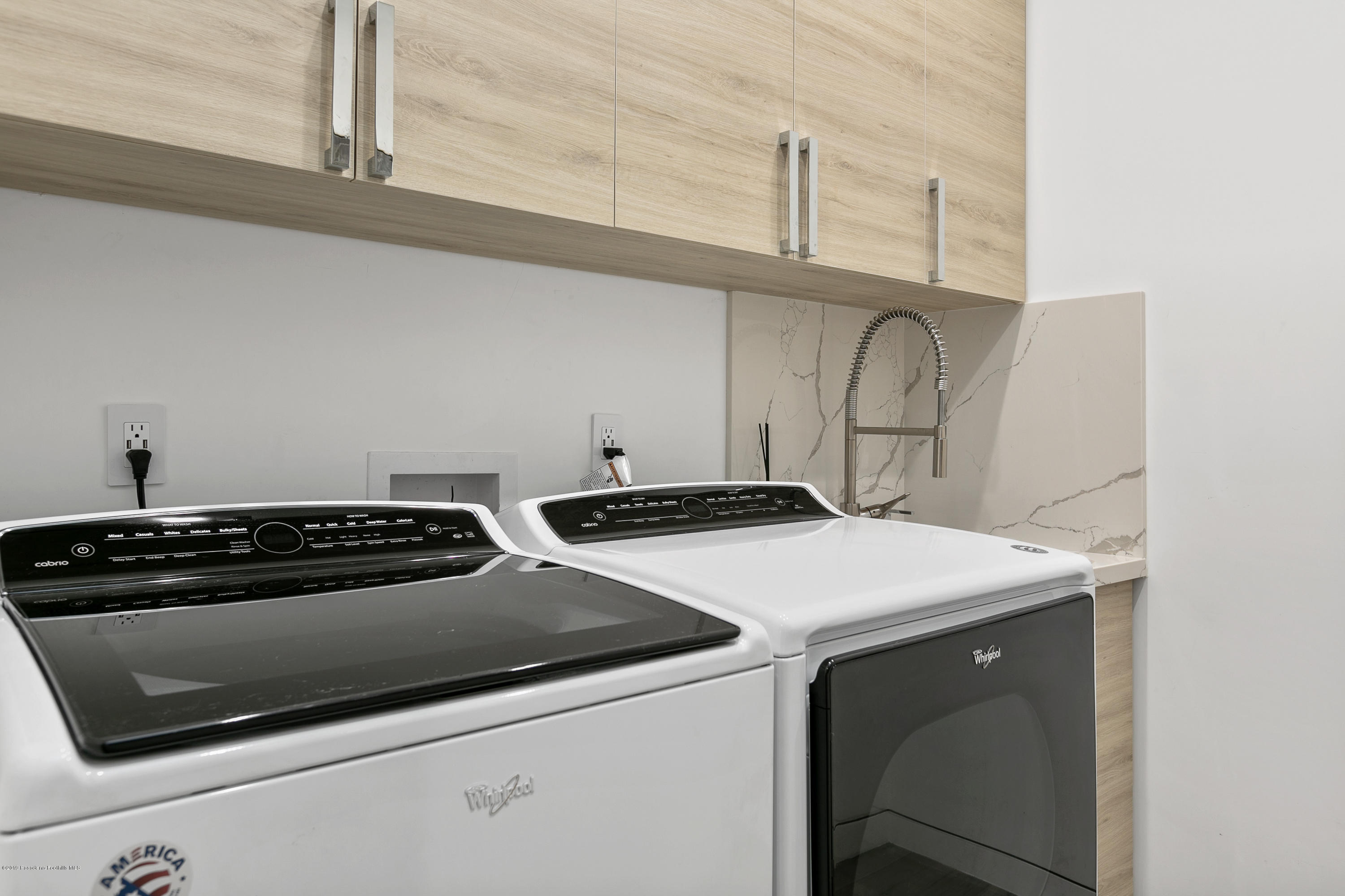4402 Wasatch Drive La Canada Flintridge, CA 91011 - Photo 20 of 62 a stove top oven sitting inside of a kitchen