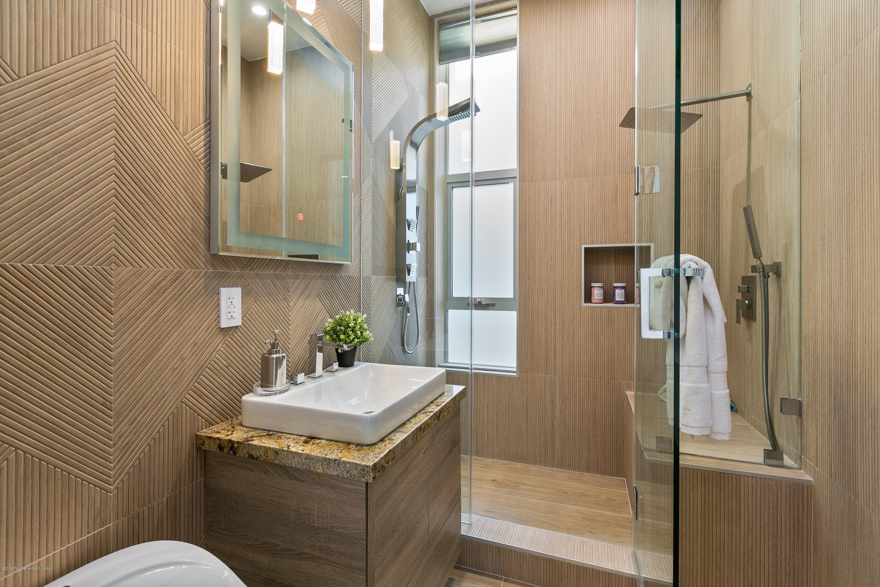 4402 Wasatch Drive La Canada Flintridge, CA 91011 - Photo 27 of 62 a bathroom with a granite countertop sink and a mirror