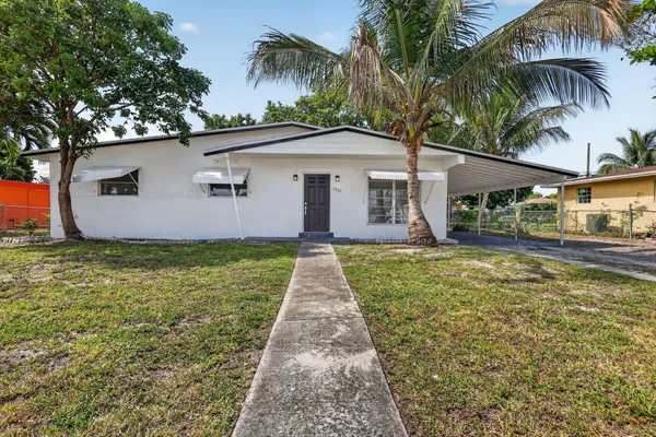$445,000 | 3830 Southwest 30th Street, Hollywood, FL 33023