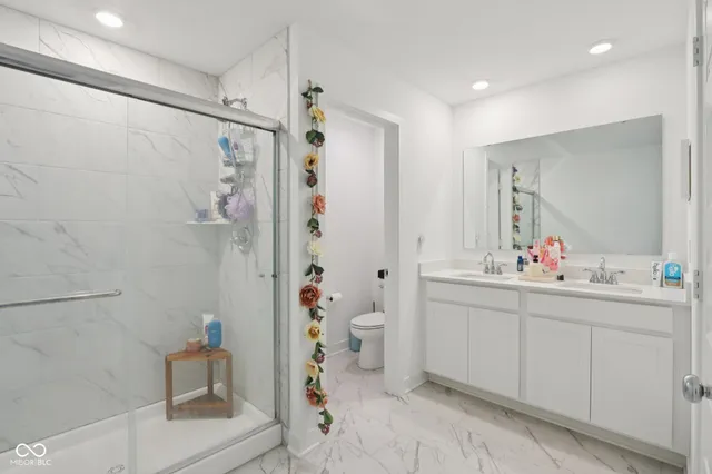 $434,999 | 7118 Estes Drive, Indianapolis, IN 46239