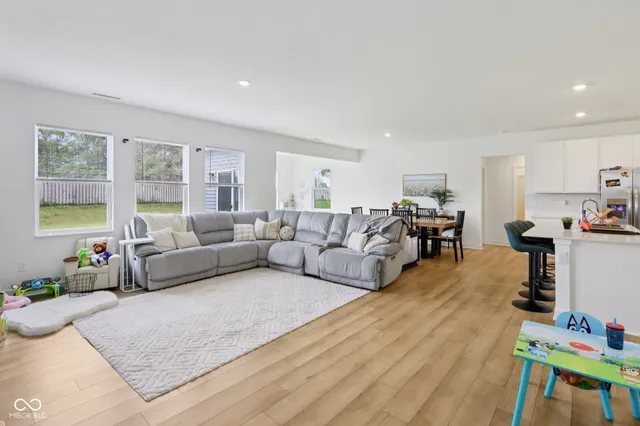 $434,999 | 7118 Estes Drive, Indianapolis, IN 46239