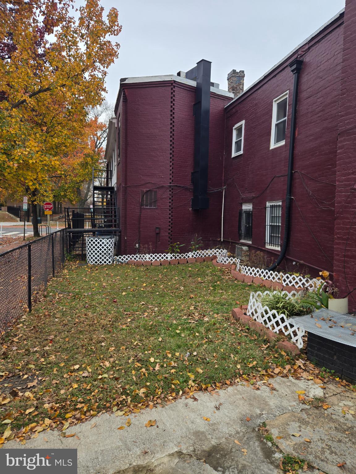 401 O Street Northwest Washington, DC 20001 - Photo 39 of 41 a view of a house with a yard