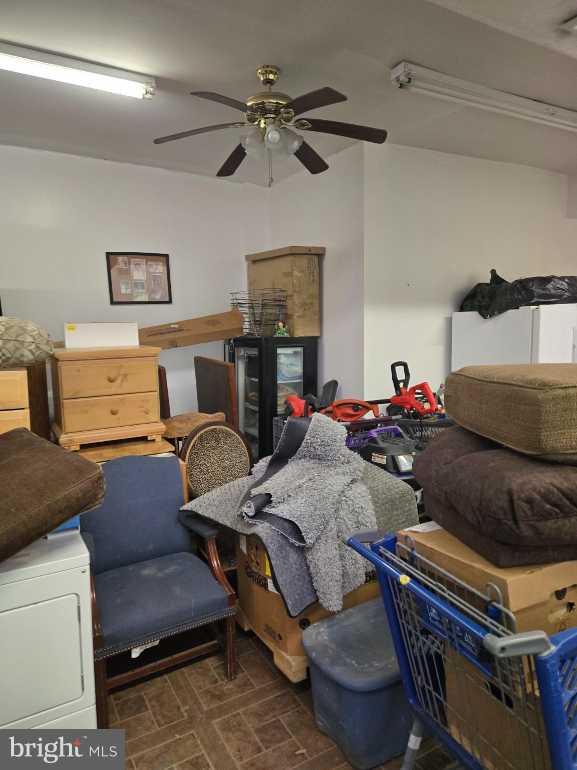 401 O Street Northwest Washington, DC 20001 - Photo 5 of 41 a living room with furniture a ceiling fan and a lamp