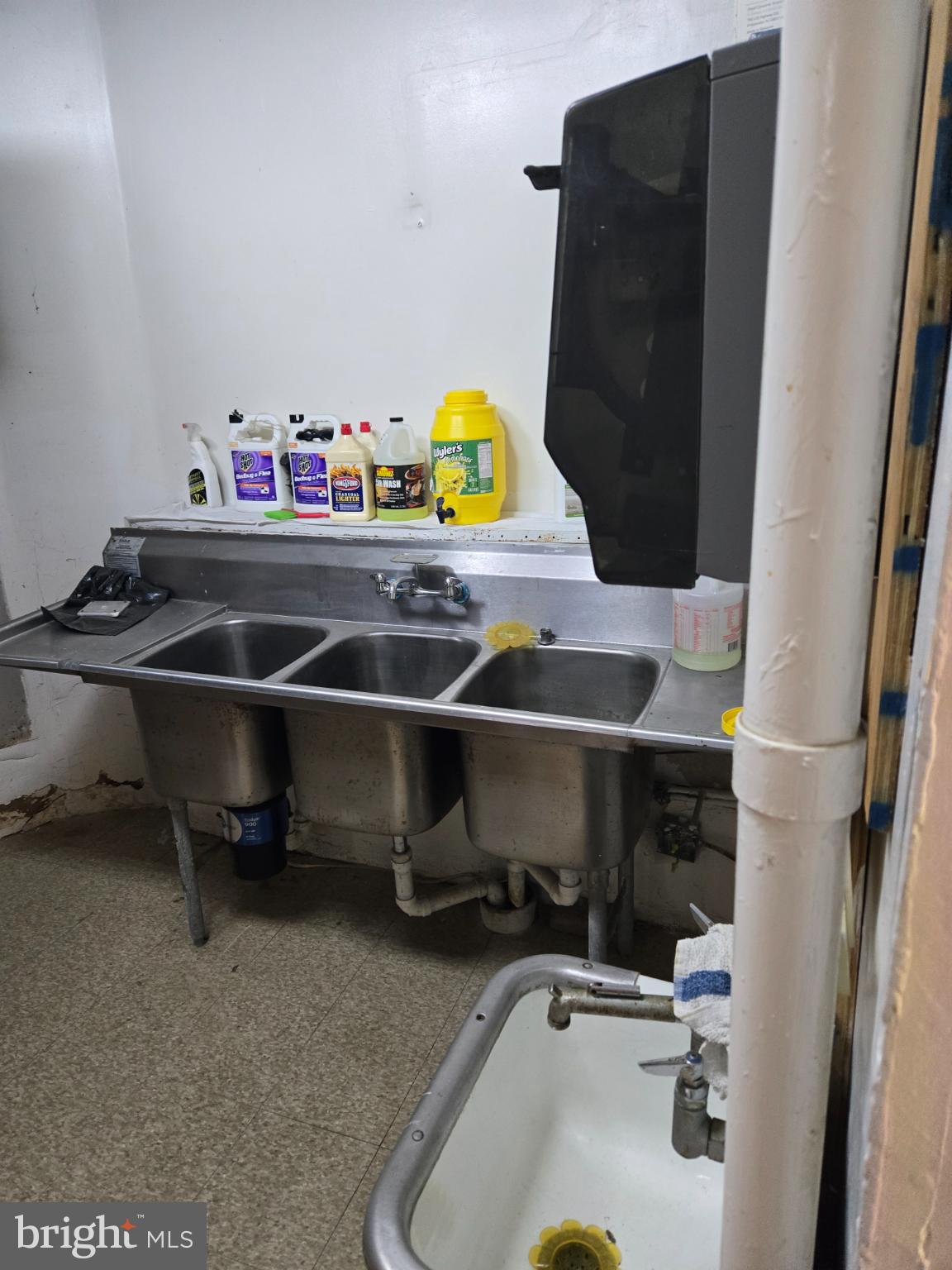 401 O Street Northwest Washington, DC 20001 - Photo 6 of 41 a bathroom with a sink and a mirror