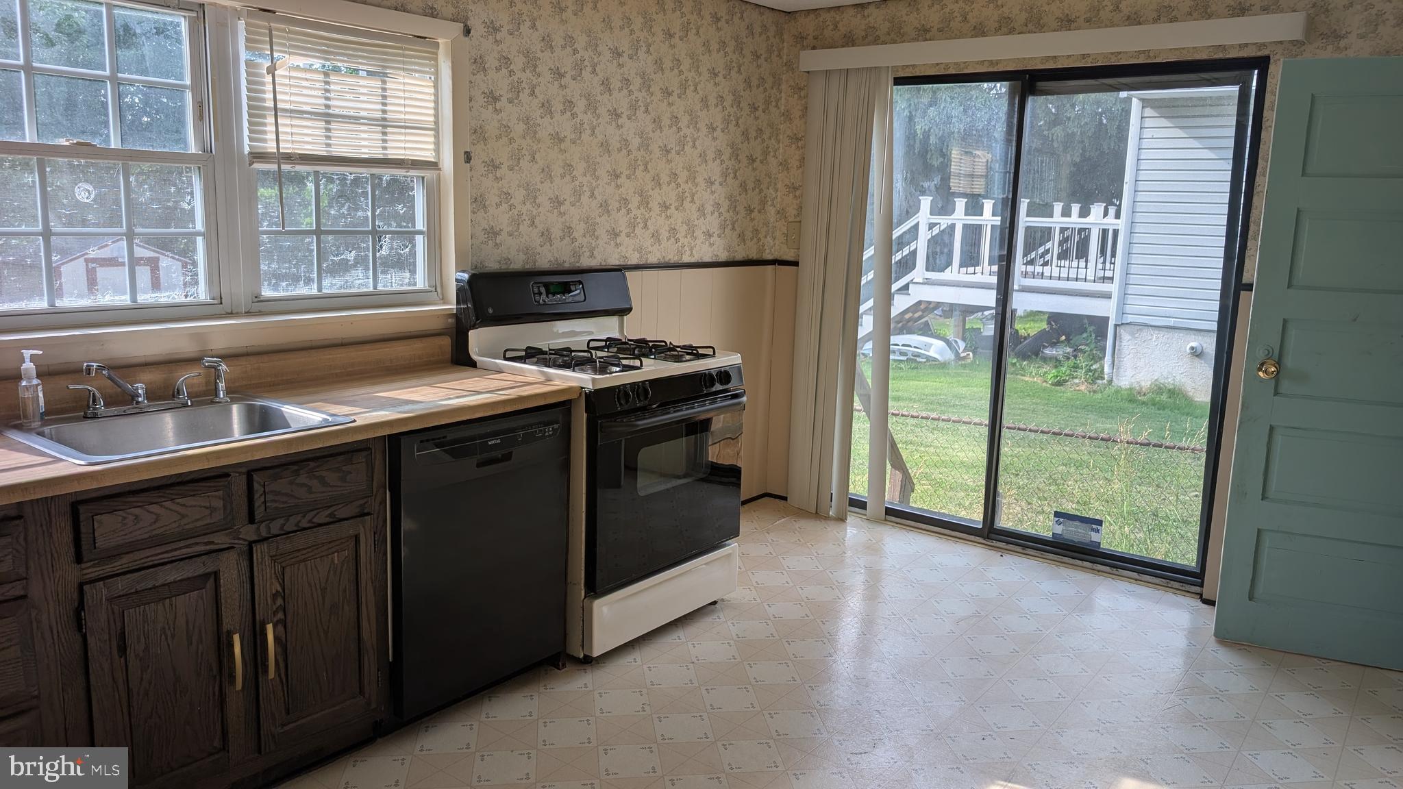 1259 Haverford Road Crum Lynne, PA 19022 - Photo 5 of 9