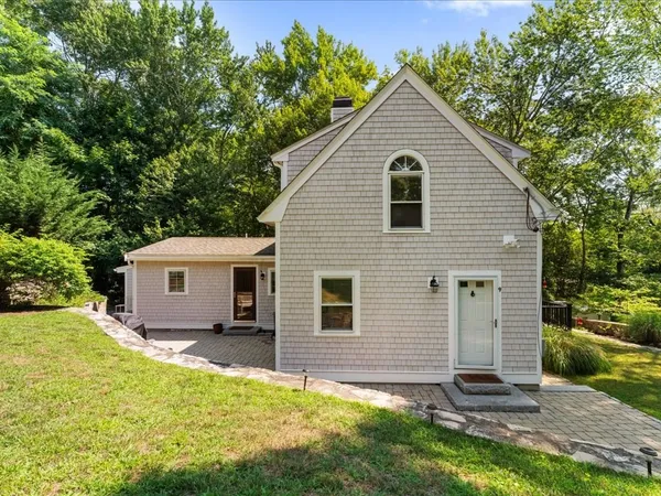 $3,500 | 9 Priscilla Avenue, Duxbury, MA 02332