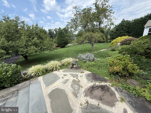 1484 Grasshopper Road Huntingdon Valley, PA 19006 - Photo 4 of 38 Front Entrance View