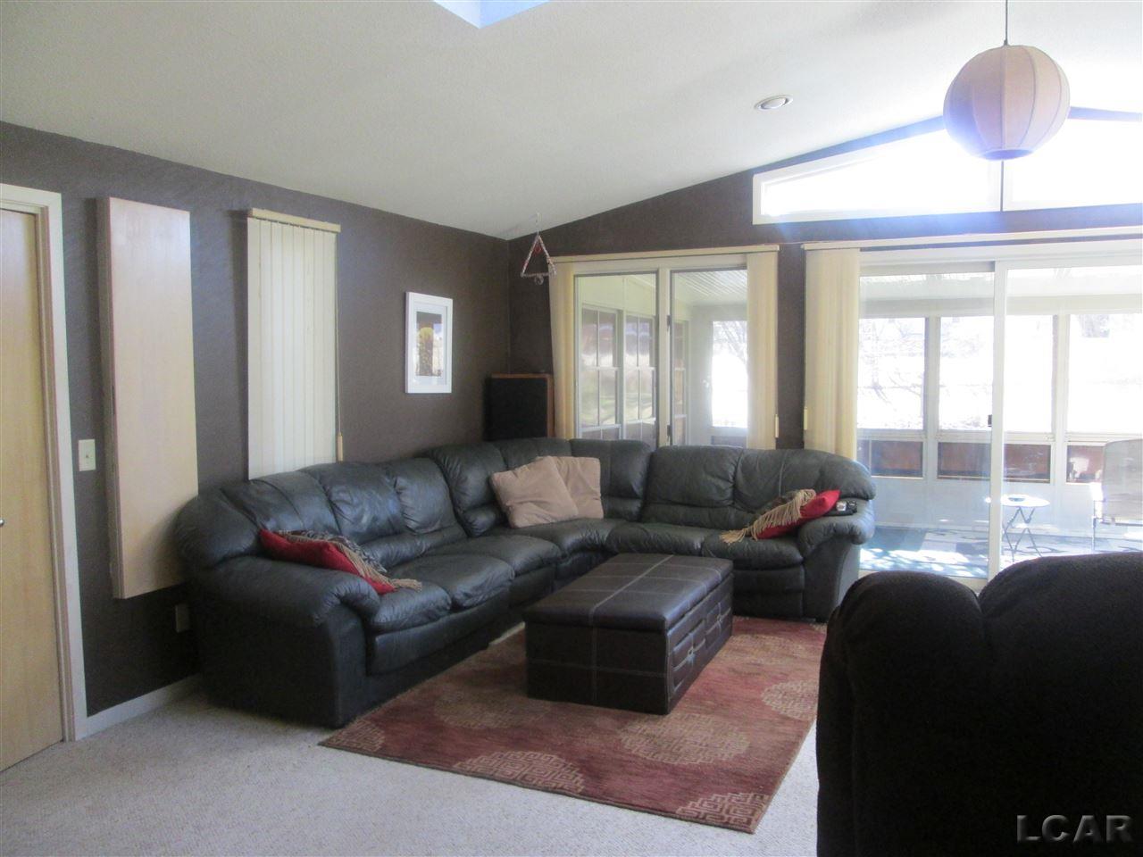 1241 East Oregon Road Adrian, MI 49221 - Photo 8 of 17 31280392-7.JPG