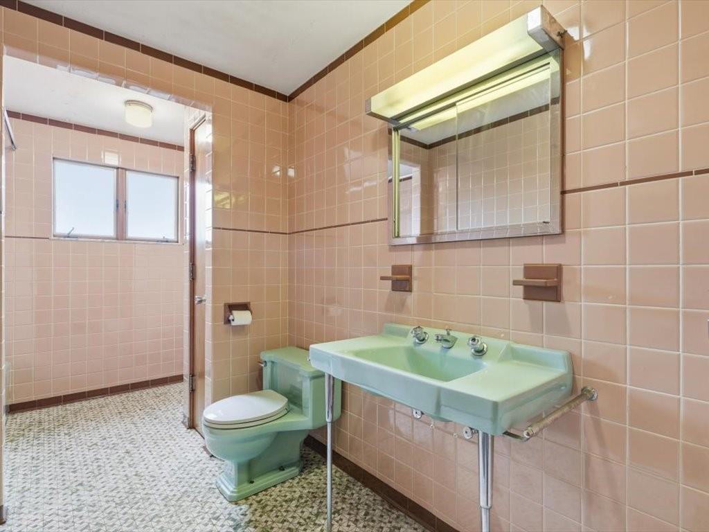 600 Mary Street Monongahela, PA 15063 - Photo 20 of 50 1st Floor Bath