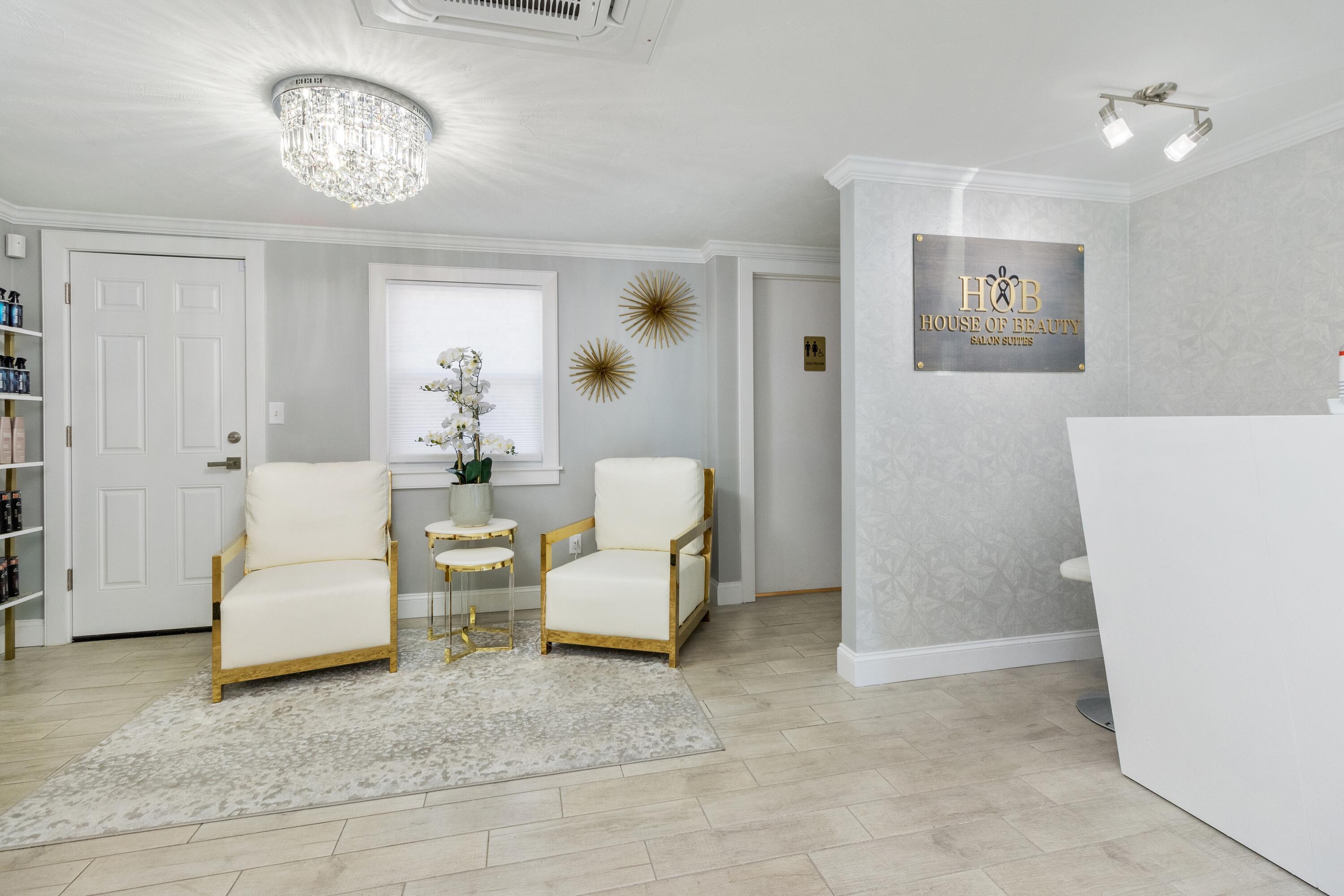 712 Main Street Hyannis, MA 02601 - Photo 20 of 88 Sitting Area