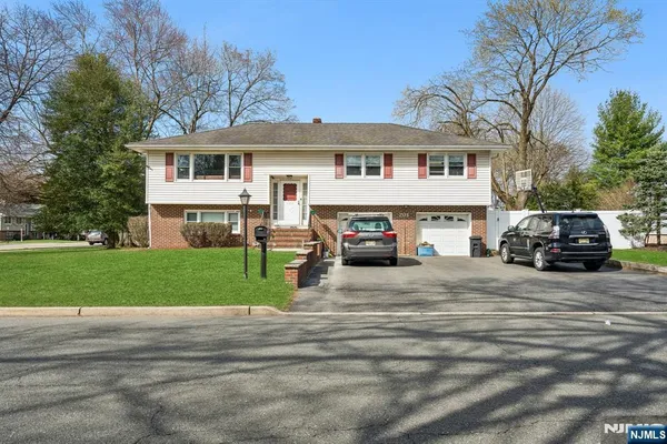 $848,000 | 201 Rockland Avenue, River Vale, NJ 07675