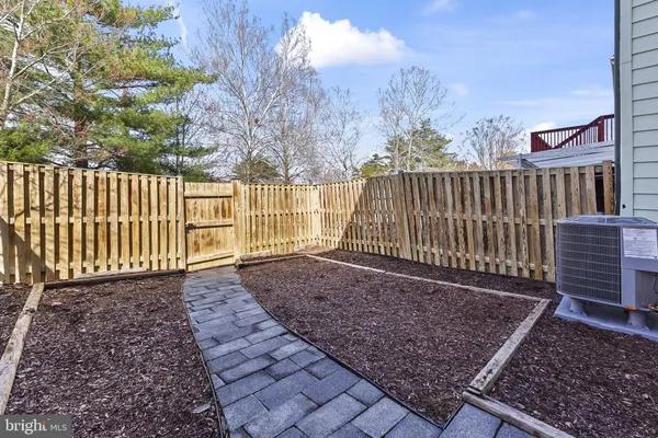 $2,600 | 8234 Stationhouse Court, Lorton, VA 22079