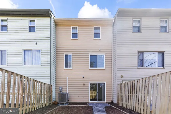 $2,600 | 8234 Stationhouse Court, Lorton, VA 22079