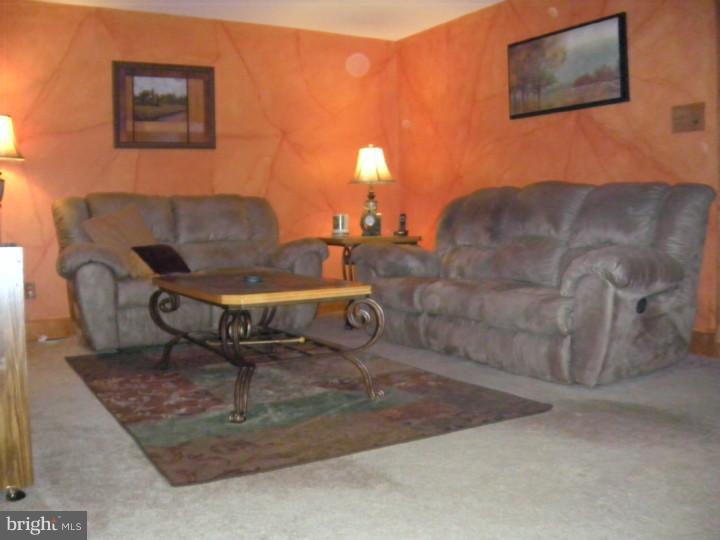 104 Rennard Terrace Philadelphia, PA 19116 - Photo 11 of 15 Living Room