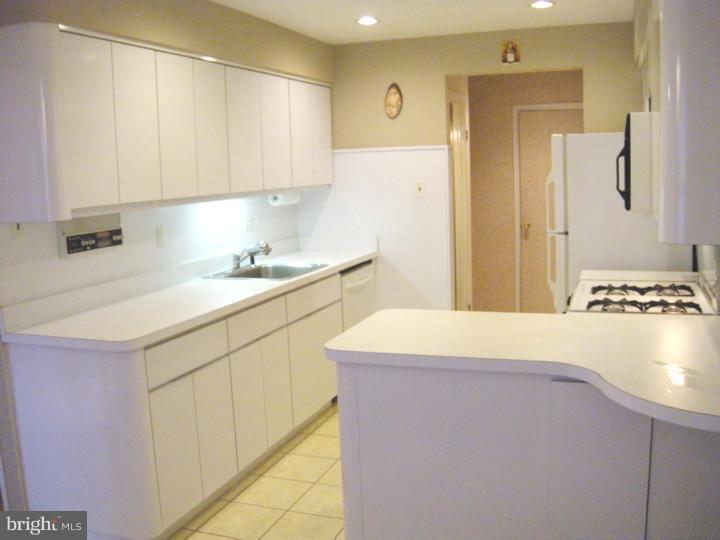 104 Rennard Terrace Philadelphia, PA 19116 - Photo 8 of 15 Gallery Image 8