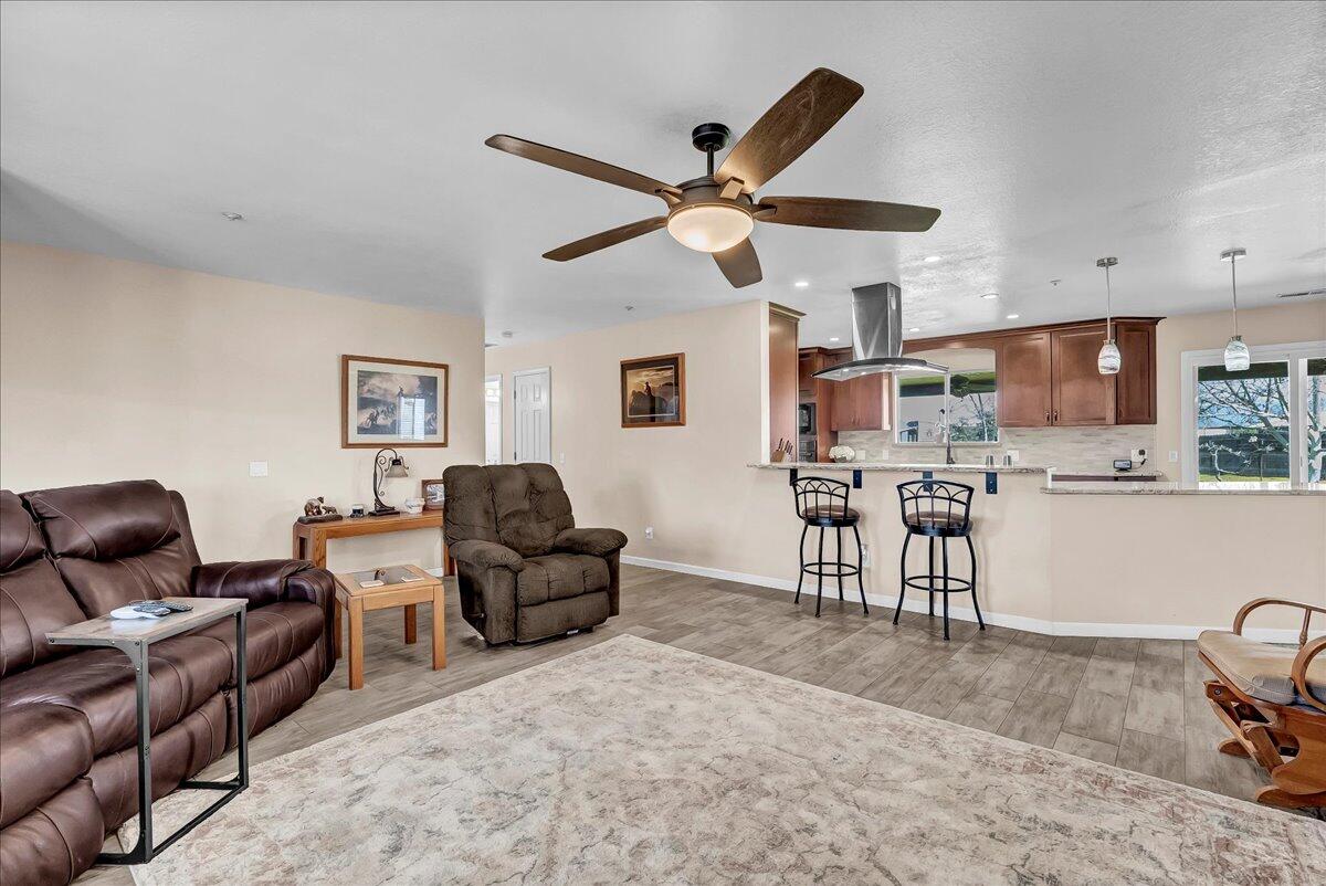 2166 Morris Court Exeter, CA 93221 - Photo 8 of 39 11-11