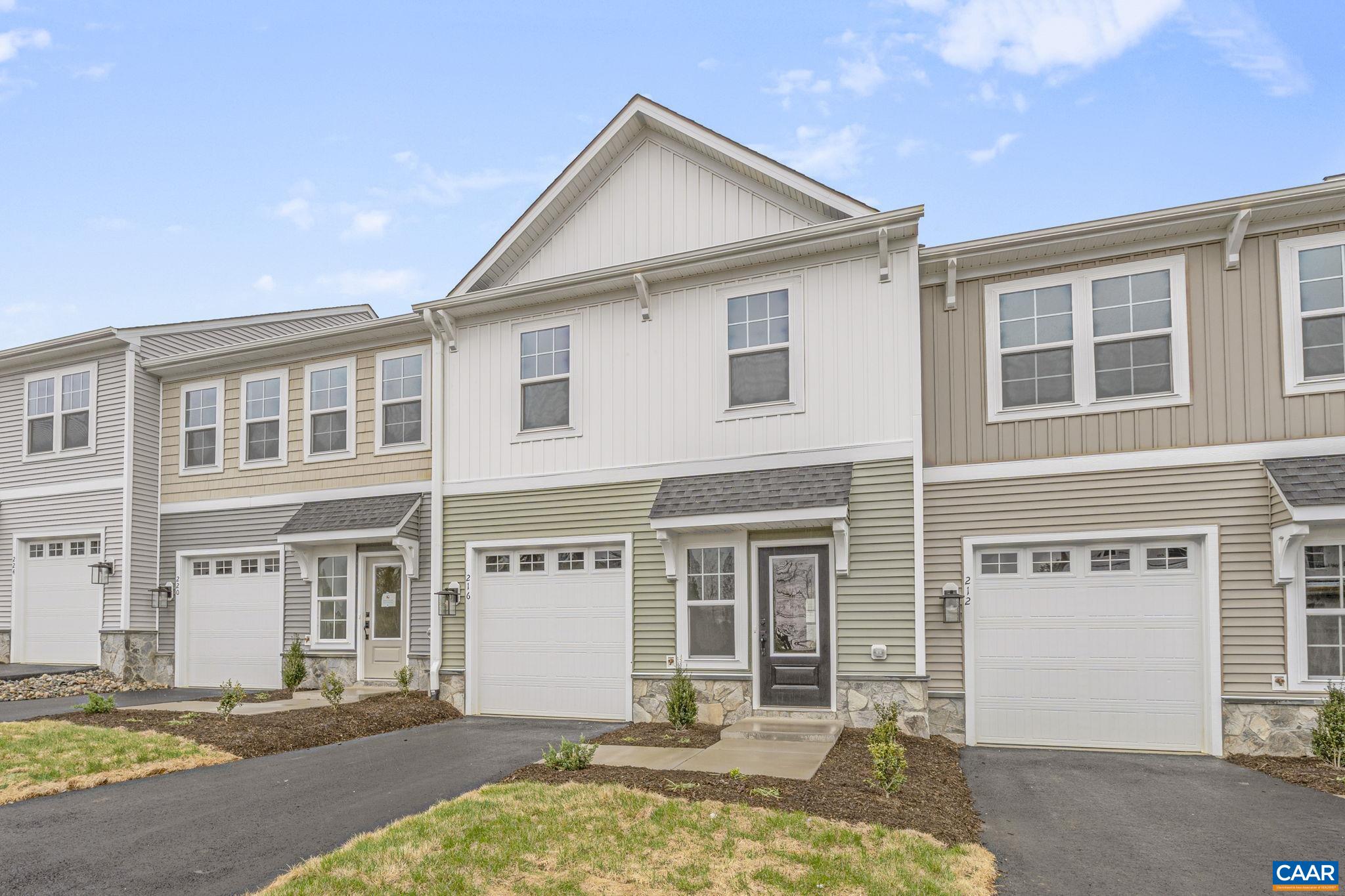 216 Springdale Road Waynesboro, VA 22980 - Photo 2 of 39 Gallery Image 2
