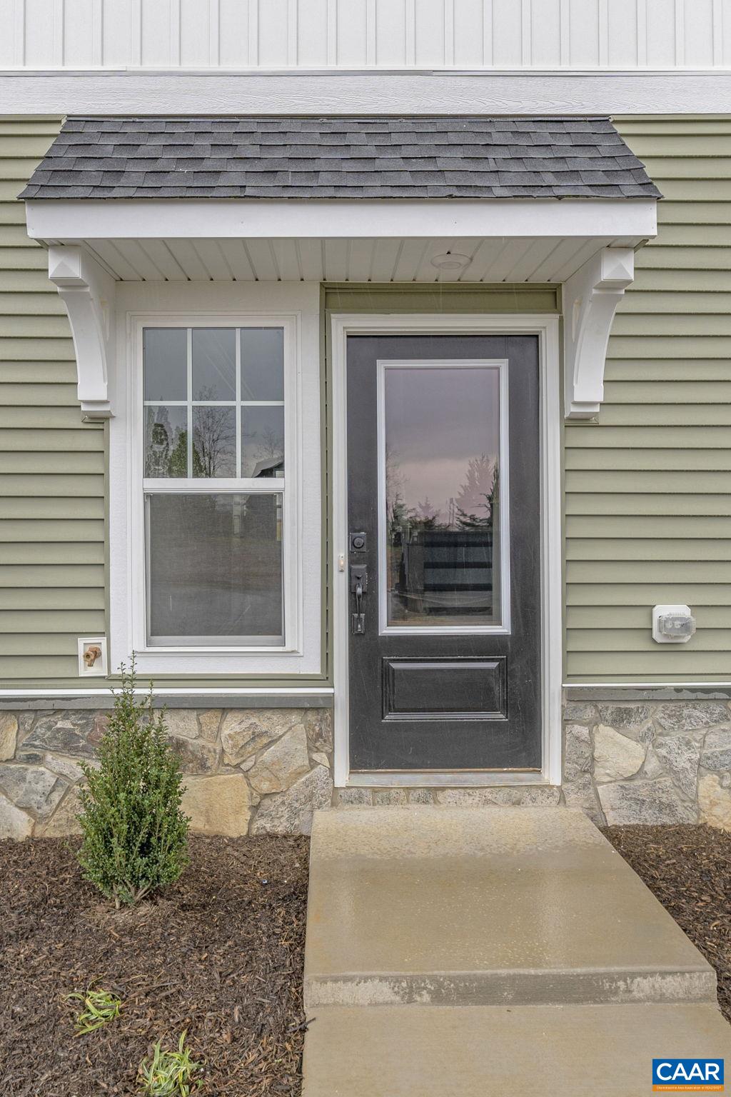 216 Springdale Road Waynesboro, VA 22980 - Photo 5 of 39 Gallery Image 5