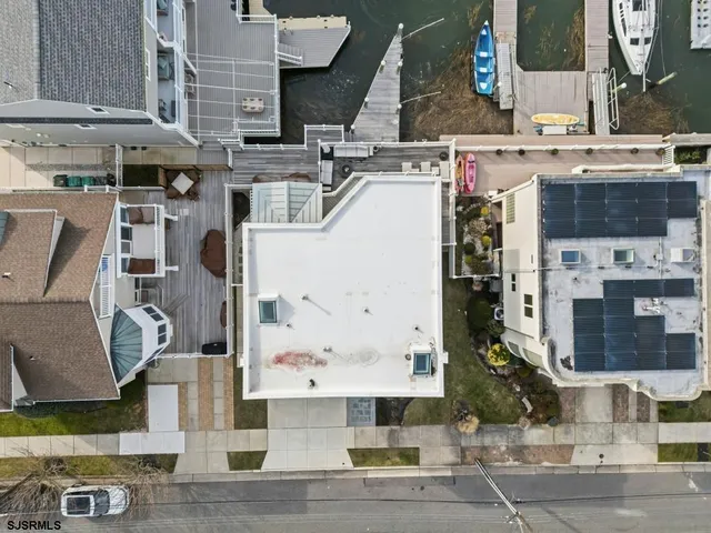 a view of a livingroom with a ceiling fan and window