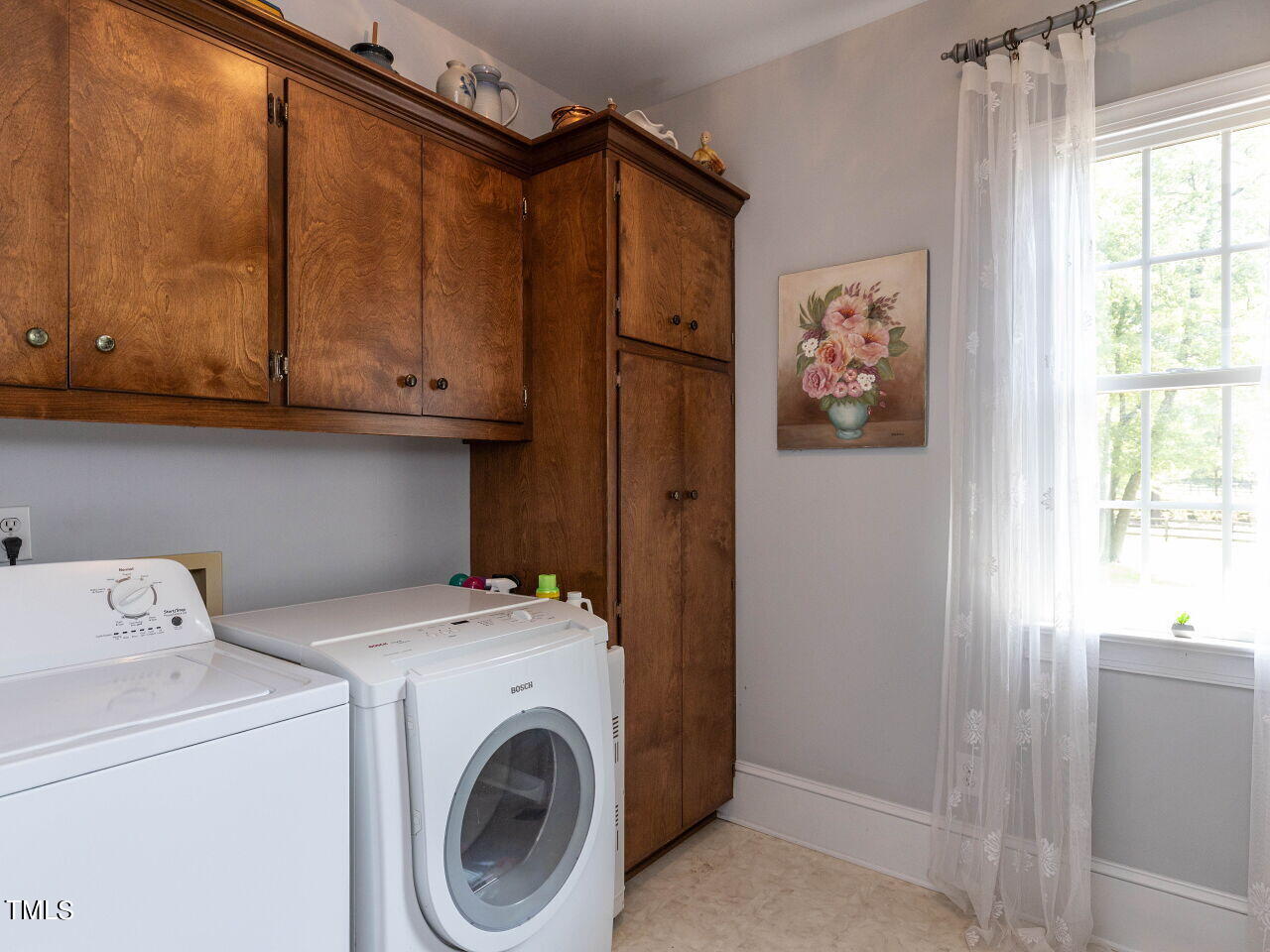 9404 Middleberry Lane Raleigh, NC 27603 - Photo 19 of 68 018-1280x960-laundry-room