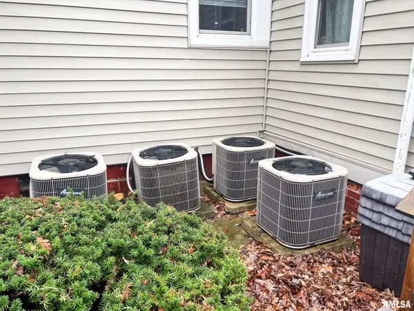 $225,000 | 107 West Hill Street, Eureka, IL 61530