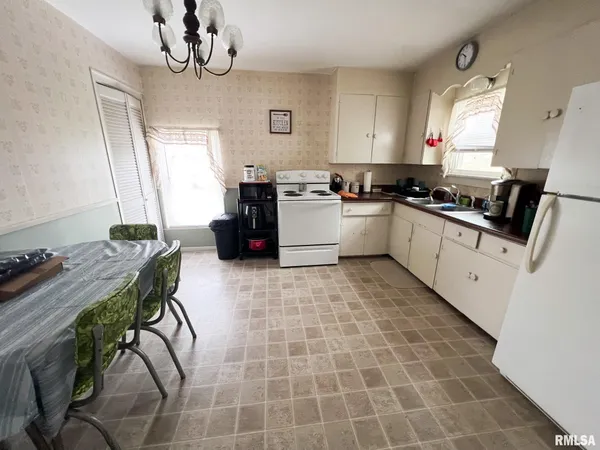 $225,000 | 107 West Hill Street, Eureka, IL 61530