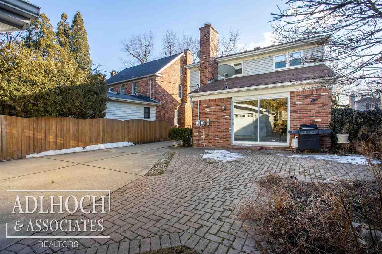 318 Moran Road Grosse Pointe, MI 48236 - Photo 23 of 24 50035643-27.JPG