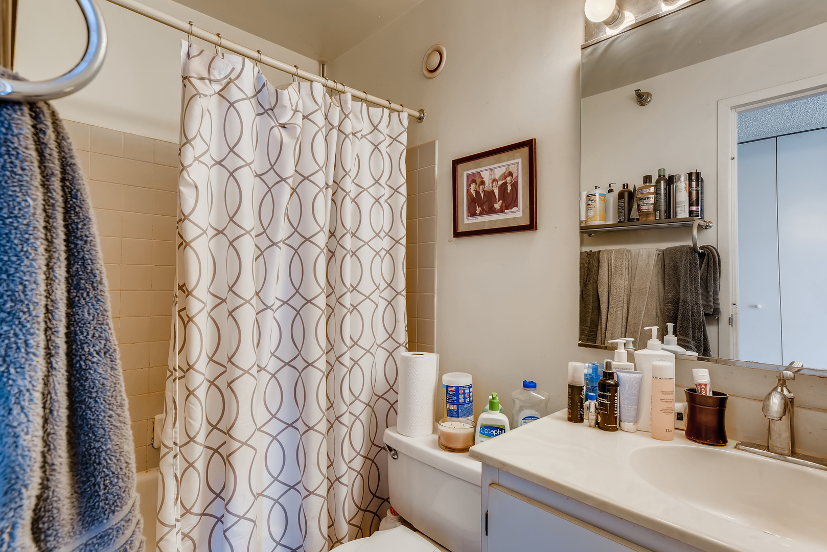 1122 North Clark Street, Unit 2207 Chicago, IL 60610 - Photo 13 of 14 a bathroom with a sink toilet and shower