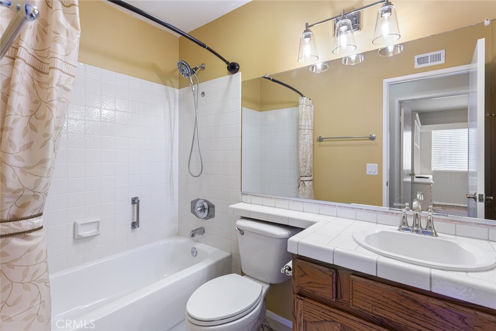 28015 Tupelo Ridge Drive Valencia, CA 91354 - Photo 20 of 41 Second Bathroom