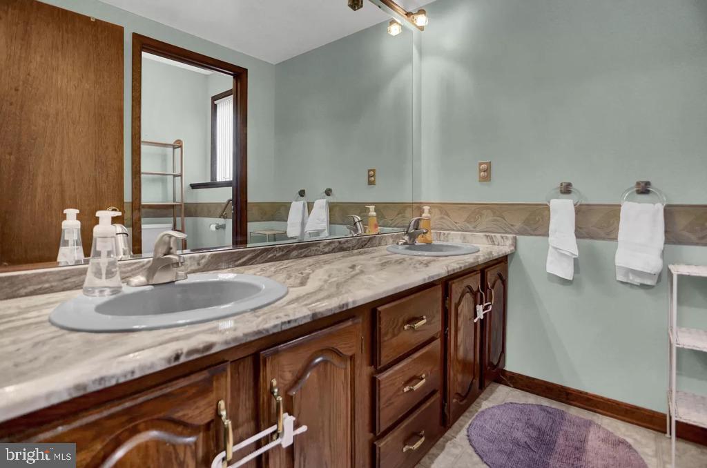 213 Bragg Circle Hanover, PA 17331 - Photo 15 of 25