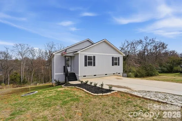 $2,200 | 102 Snyder Court Northeast, Concord, NC 28025