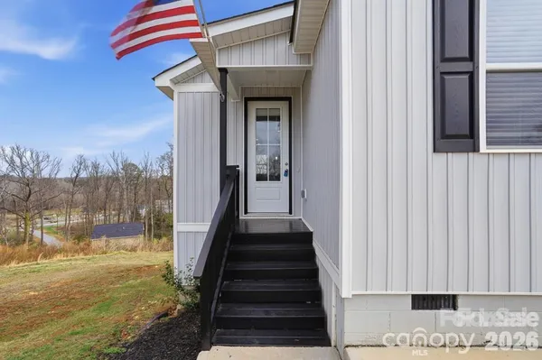 $2,200 | 102 Snyder Court Northeast, Concord, NC 28025