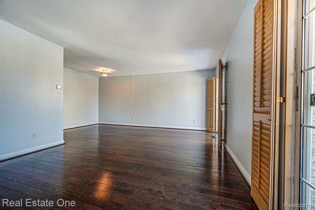 1406 Crescent Lane Rochester Hills, MI 48306 - Photo 12 of 49
