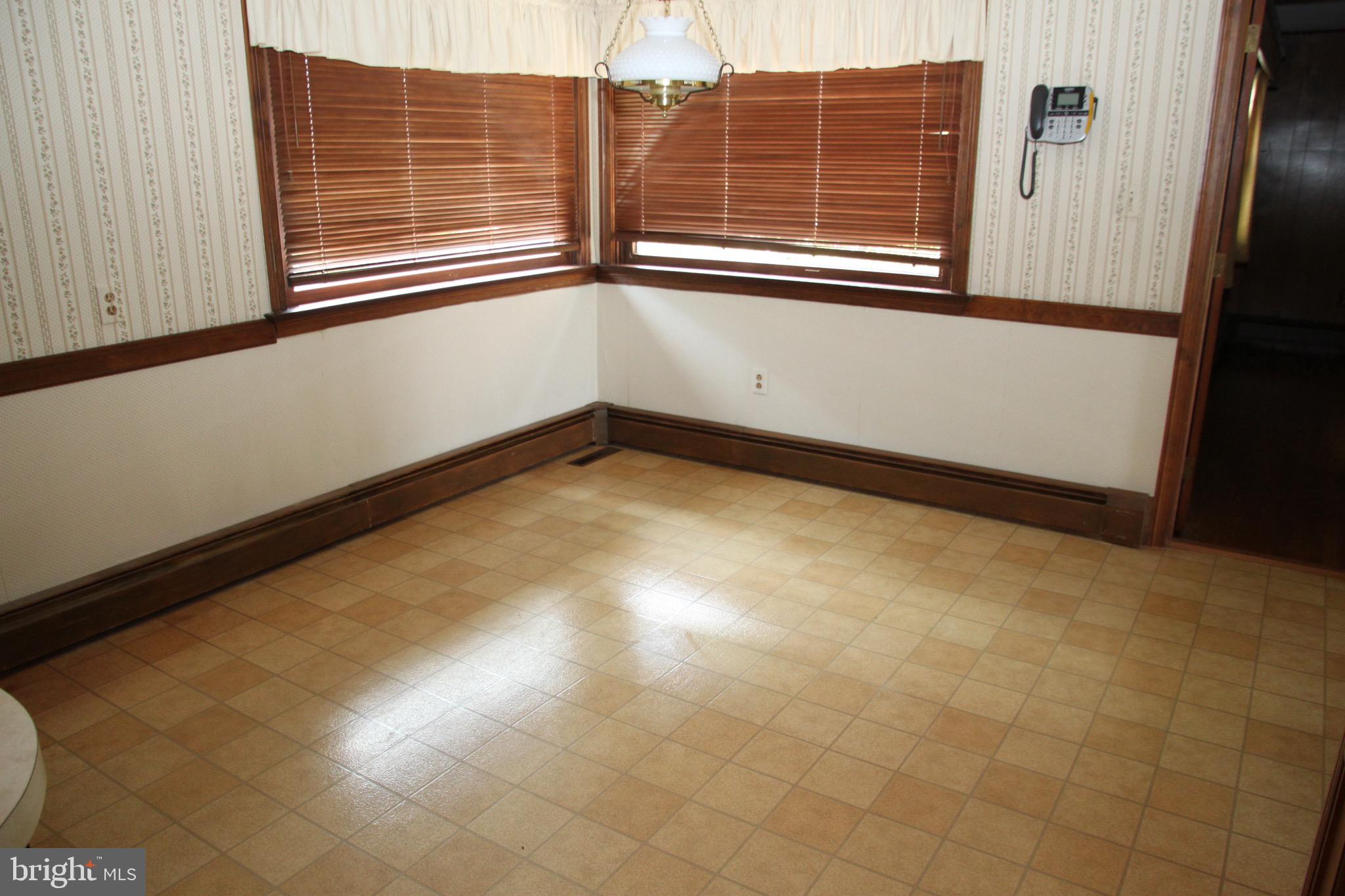 12233 Itnyre Road Smithsburg, MD 21783 - Photo 14 of 50 everyday dining area at kitchen