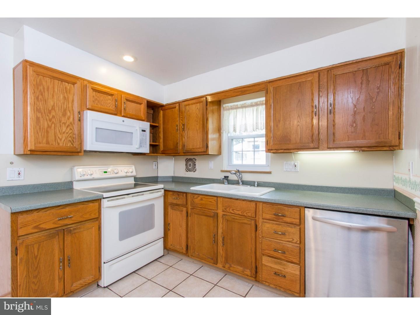 526 Andrew Road Springfield, PA 19064 - Photo 9 of 18 Kitchen