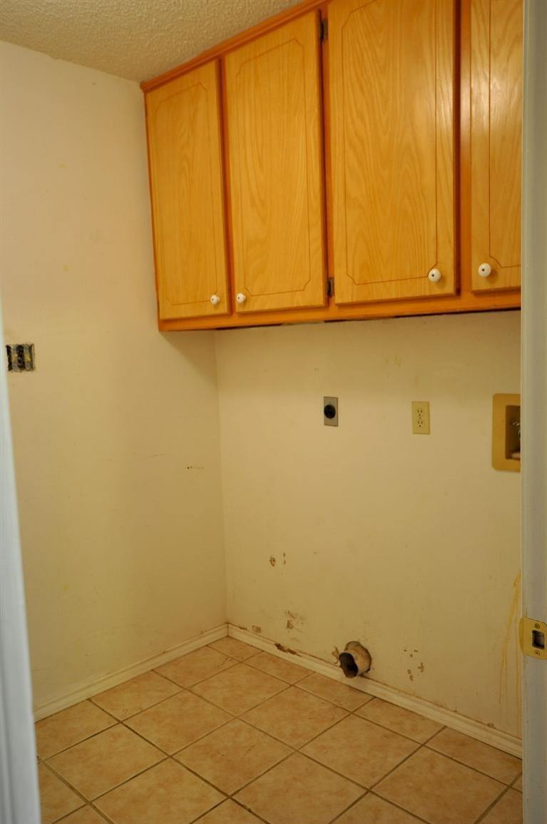 1003 Juneau Avenue Lubbock, TX 79416 - Photo 8 of 10 Laundry Room with Storage