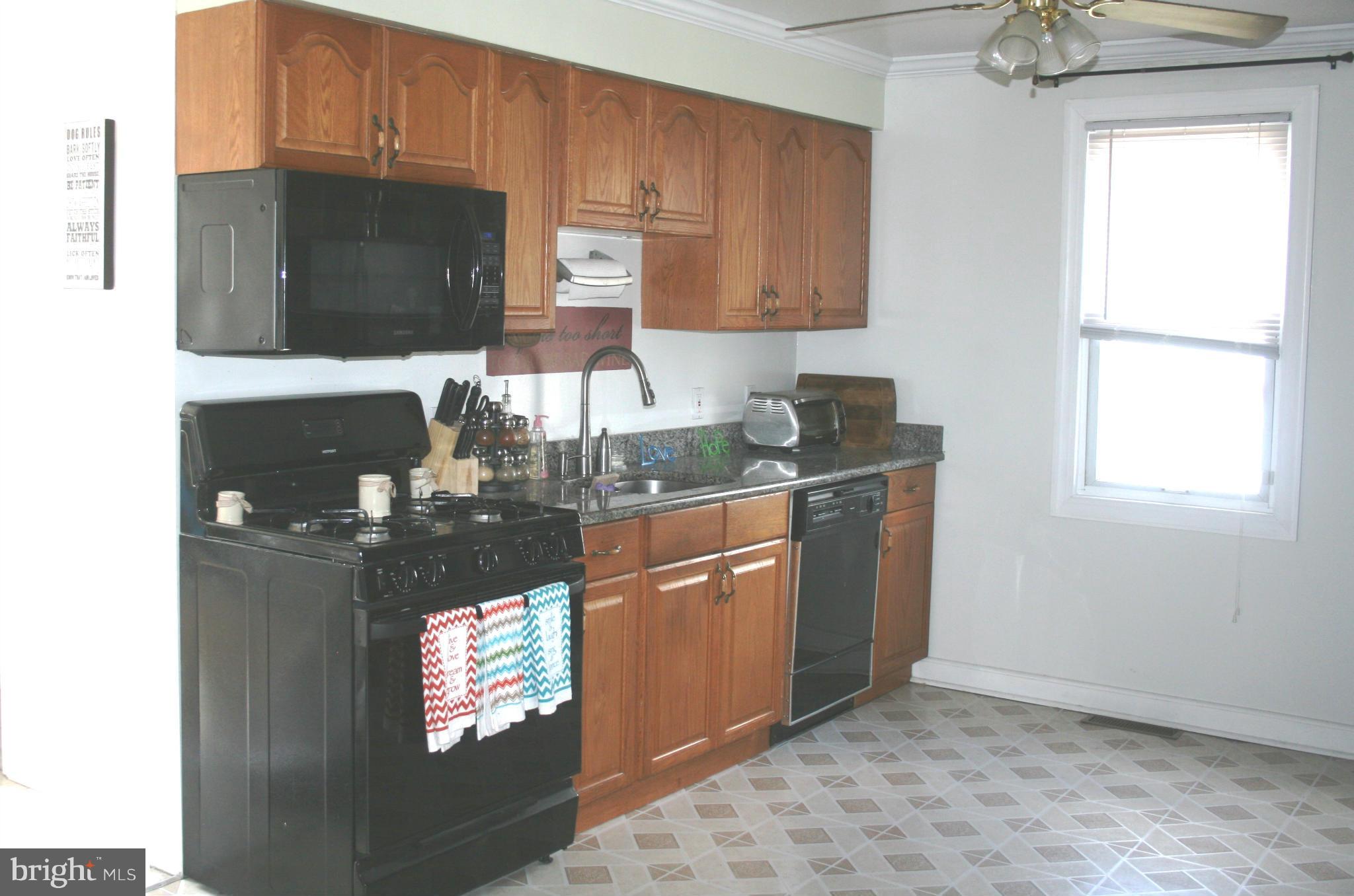 521 Cedar Hill Road Baltimore, MD 21225 - Photo 5 of 6 Kitchen
