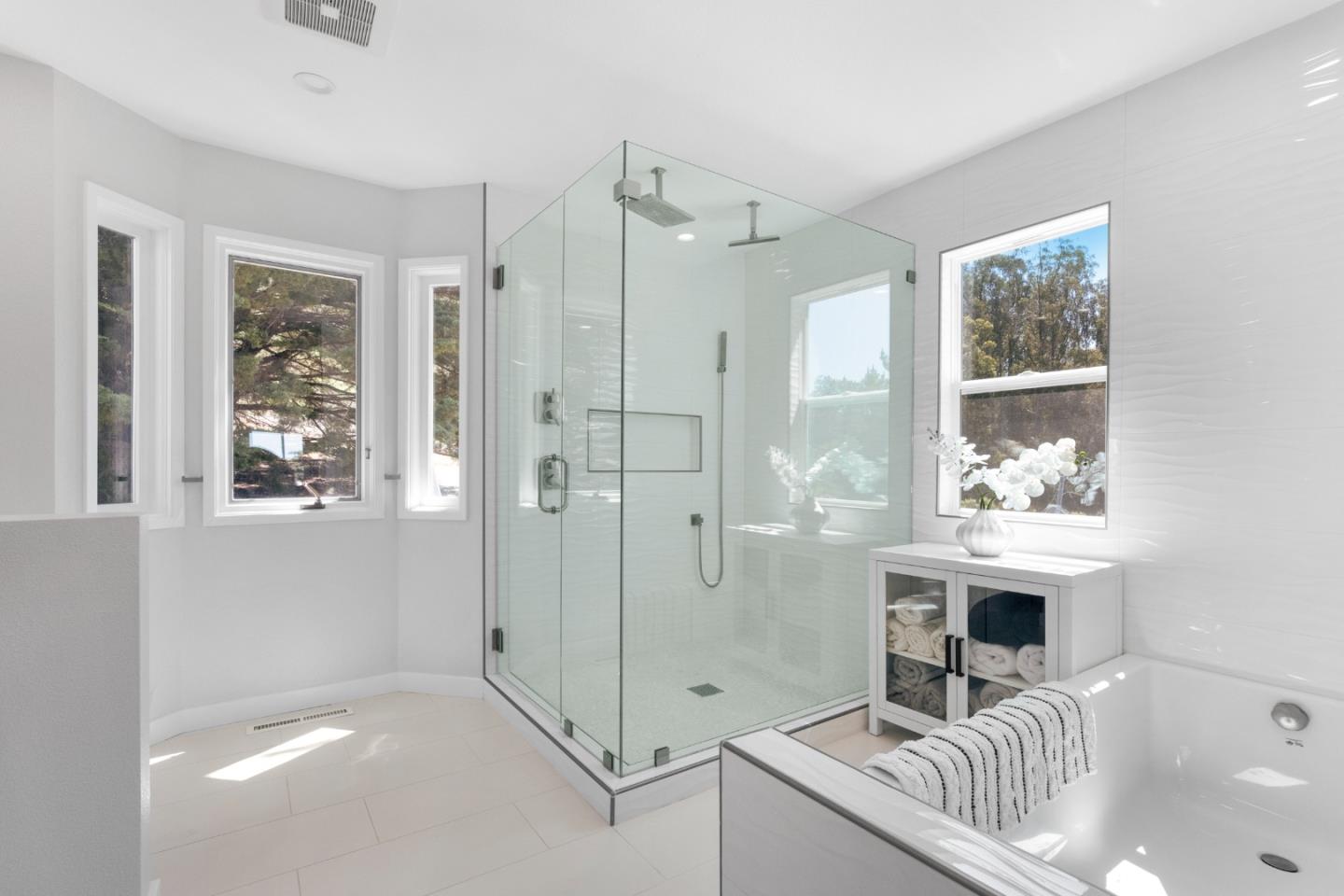 772 Aptos Ridge Circle Watsonville, CA 95076 - Photo 42 of 62 a bathroom with a tub sink and mirror