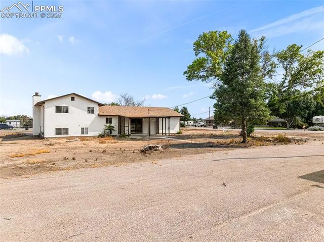 a view of a outdoor space