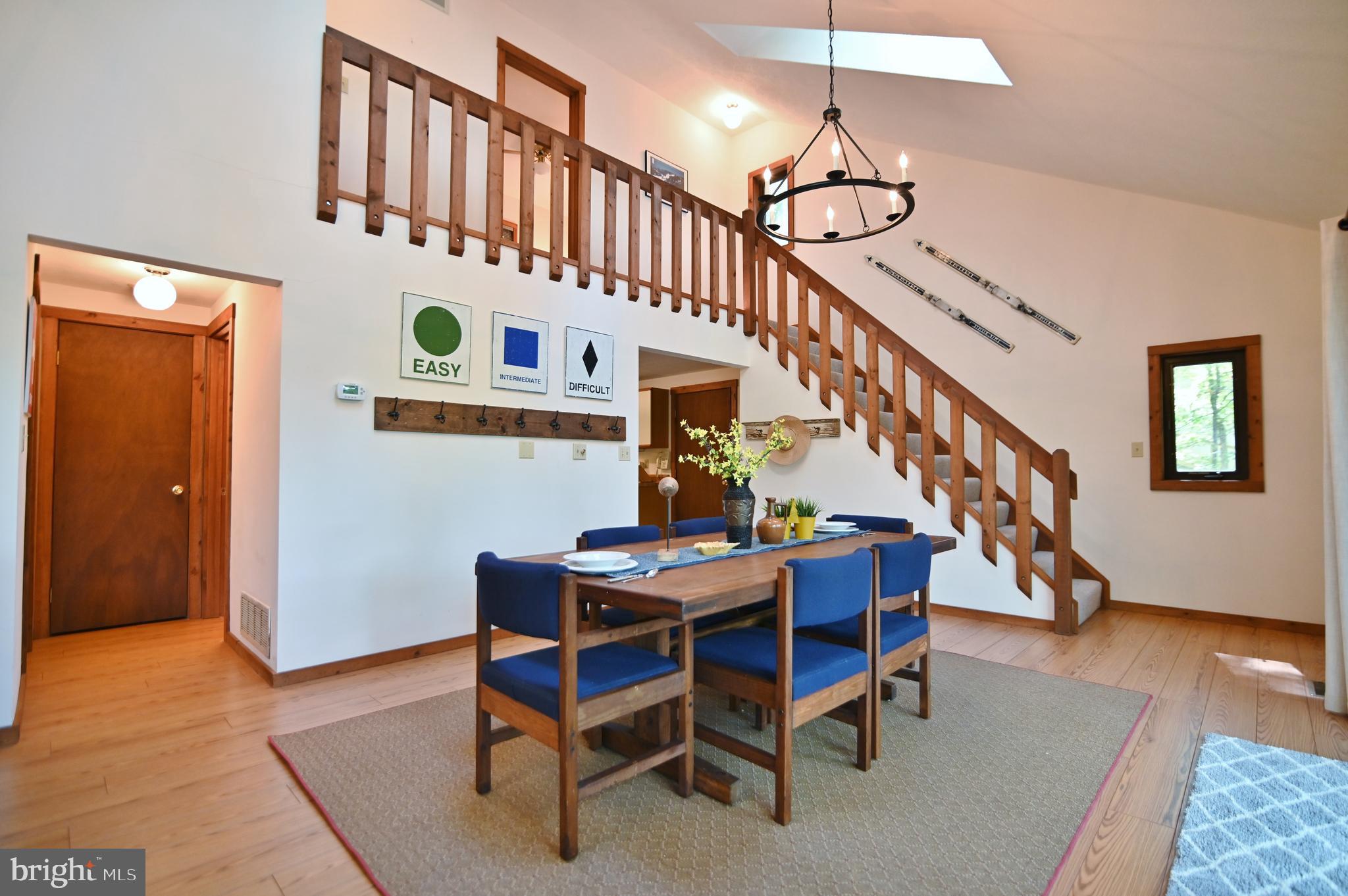 71 Braggs Cv Road Basye, VA 22810 - Photo 13 of 36 Dining area