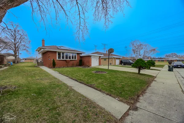 $560,000 | 9113 Belleforte Avenue, Morton Grove, IL 60053