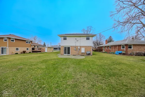 $560,000 | 9113 Belleforte Avenue, Morton Grove, IL 60053