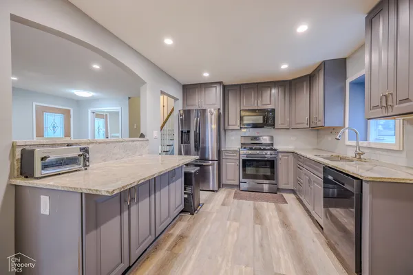 $560,000 | 9113 Belleforte Avenue, Morton Grove, IL 60053