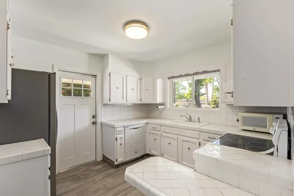 $2,350 | 6631 North 12th Place, Phoenix, AZ 85014