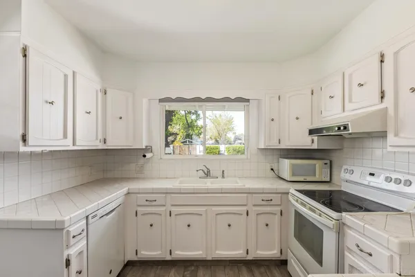 $2,350 | 6631 North 12th Place, Phoenix, AZ 85014