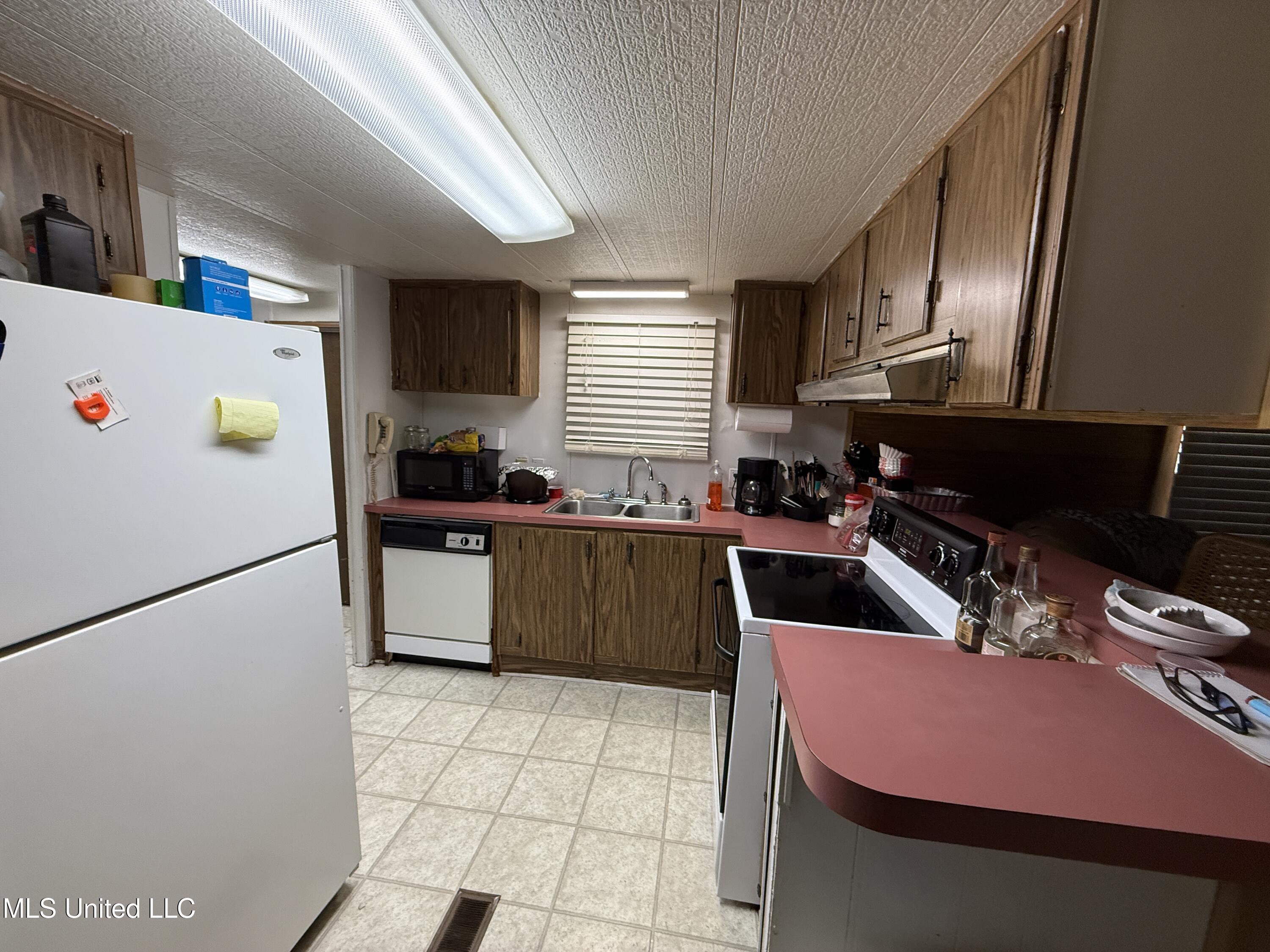 114 Huff Lane Roxie, MS 39661 - Photo 7 of 54 IMG_0428