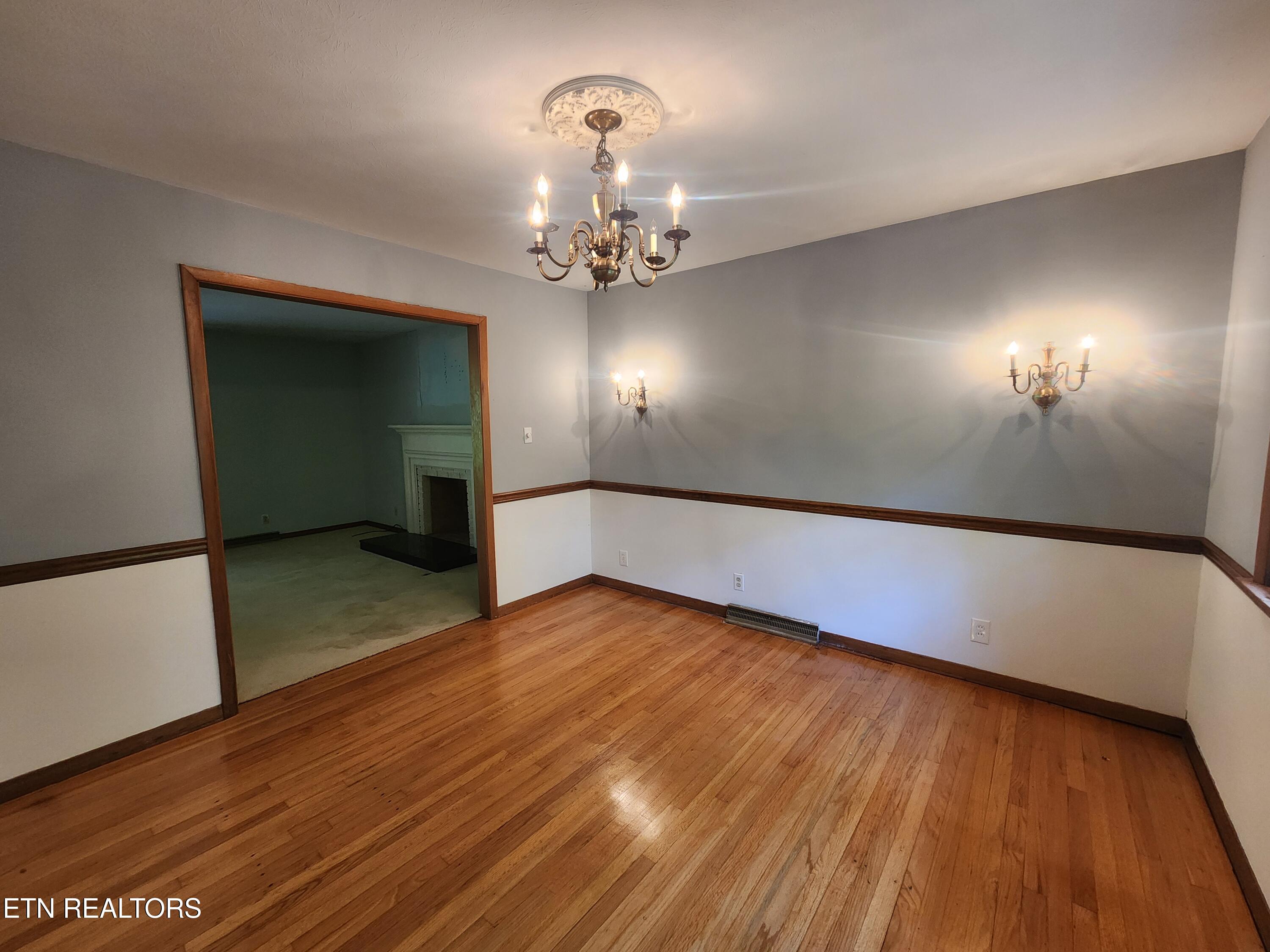 111 Middlebury Road Oak Ridge, TN 37830 - Photo 2 of 8 Dining Room