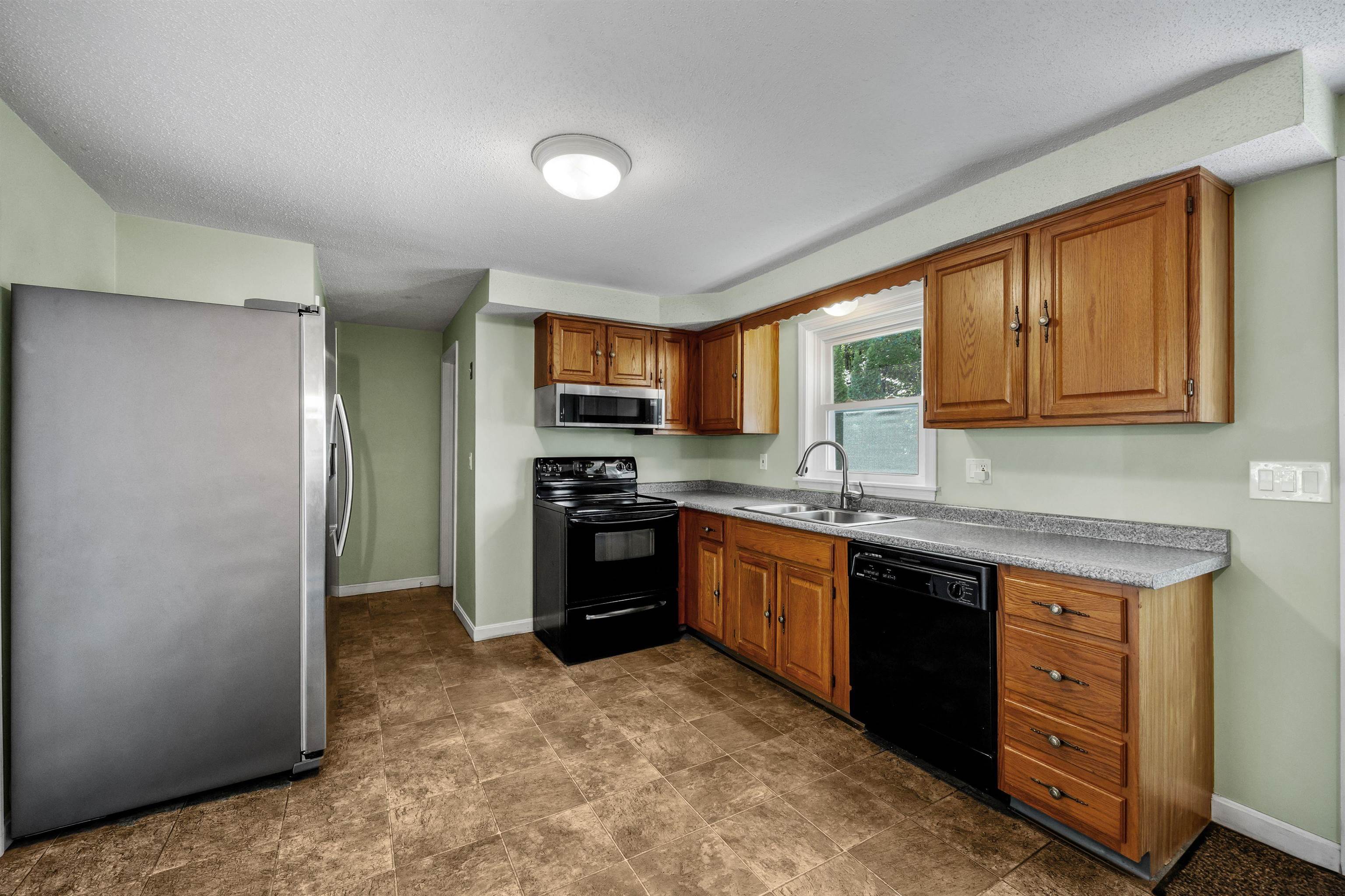 40 Hoit Road Concord, NH 03301 - Photo 3 of 35 Gallery Image 3